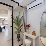 Bow Complex Apartment- In The Heart Of Old Harbour *