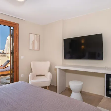 Bow Complex Apartment- In The Heart Of Old Harbour *