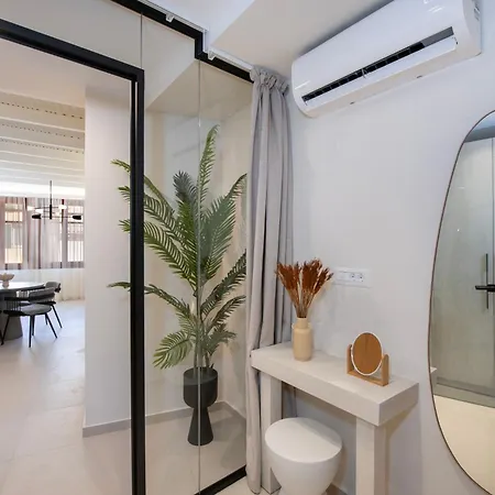 Bow Complex Apartment- In The Heart Of Old Harbour *