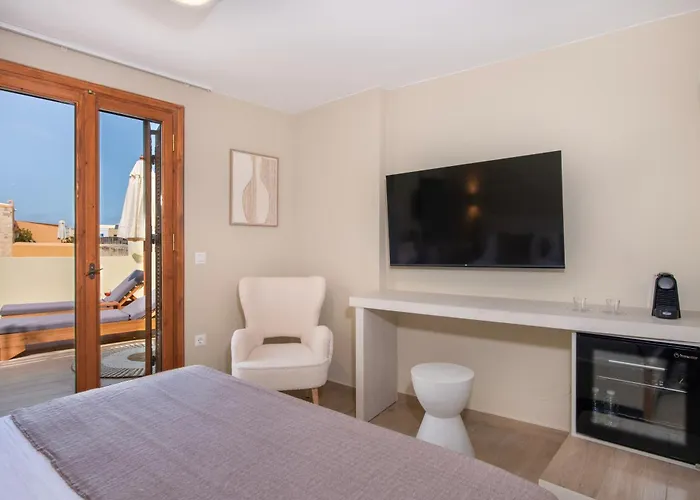 Bow Complex Apartment- In The Heart Of Old Harbour *