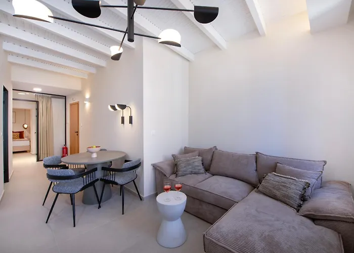 Bow Complex Apartment- In The Heart Of Old Harbour *